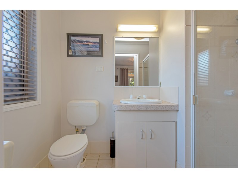 33 Gainsborough Drive, Glenvale QLD 4350