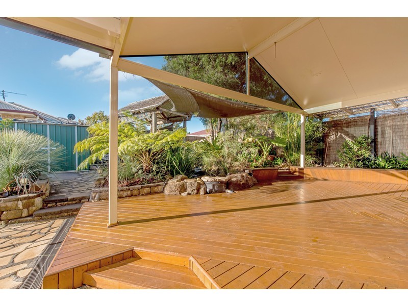 33 Gainsborough Drive, Glenvale QLD 4350