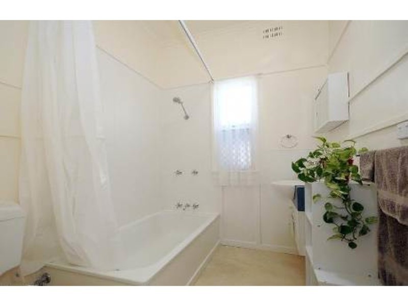 18 Elizabeth Street, South Toowoomba QLD 4350