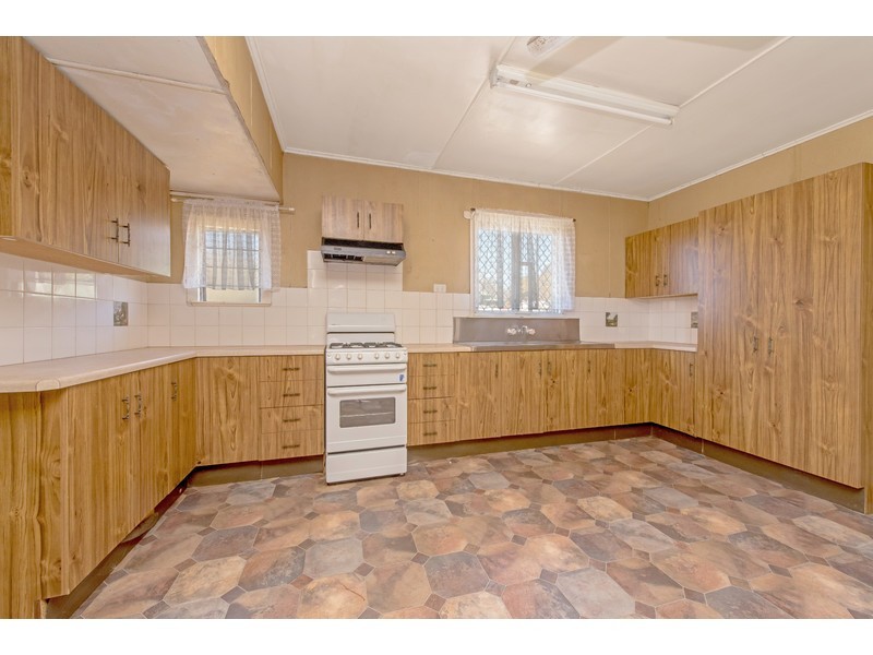 209 Jellicoe Street, Newtown QLD 4350