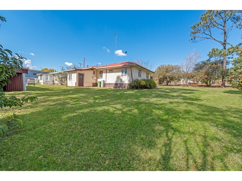 209 Jellicoe Street, Newtown QLD 4350