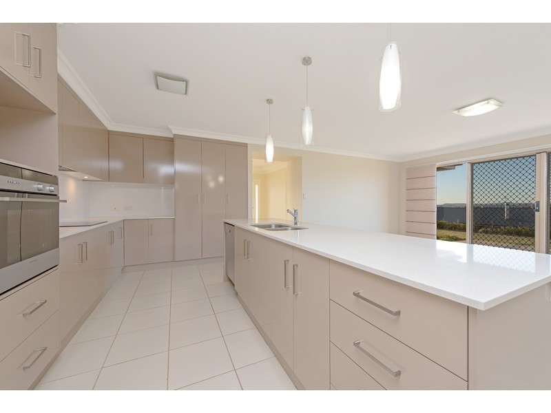 6 Carla Crescent, Westbrook QLD 4350