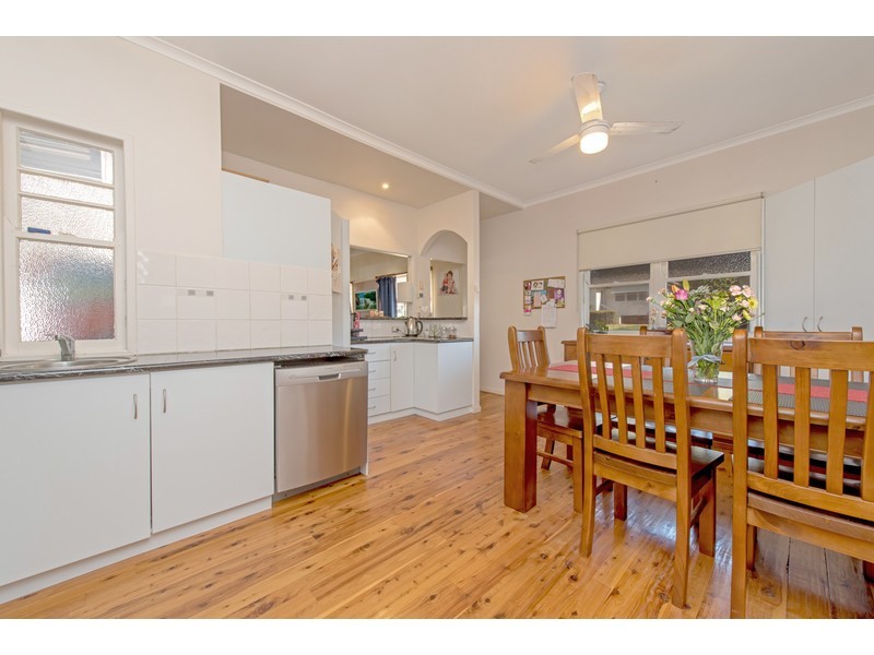 8 Peak Street, Harristown QLD 4350