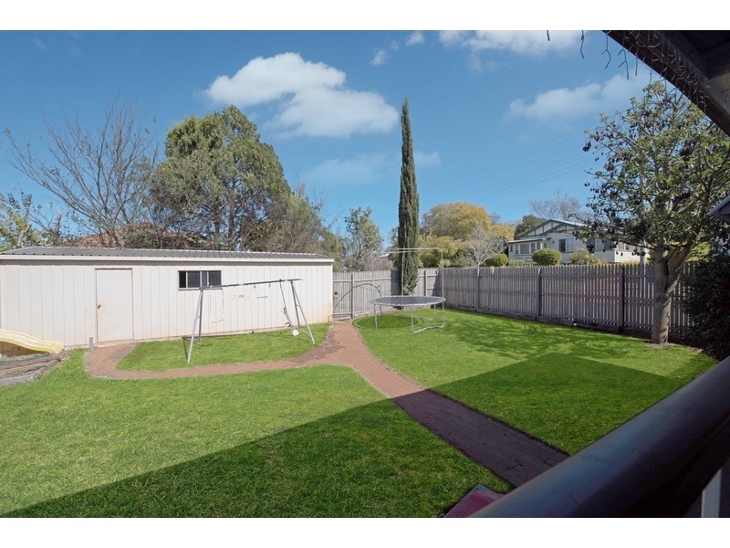 8 Peak Street, Harristown QLD 4350