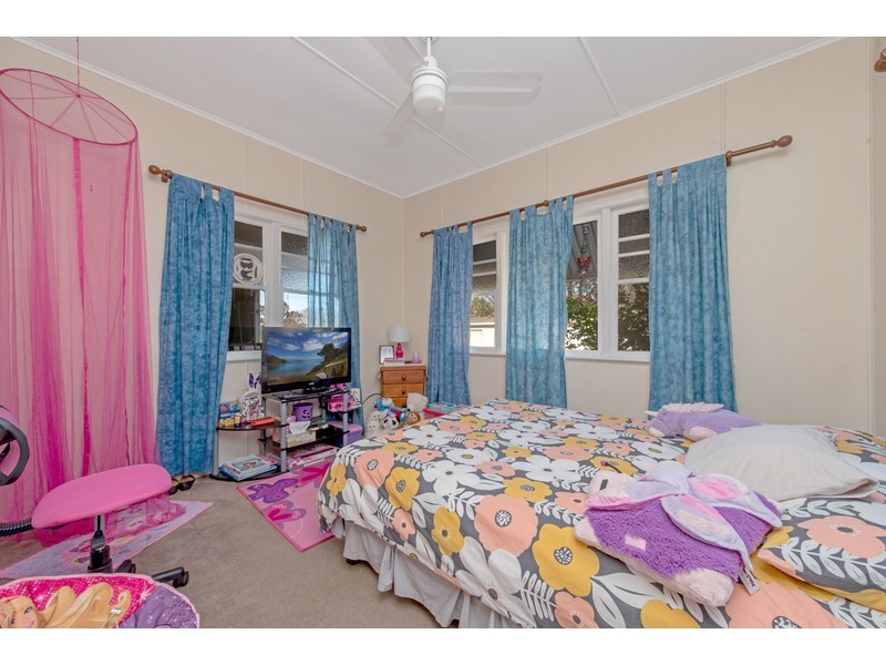 8 Peak Street, Harristown QLD 4350