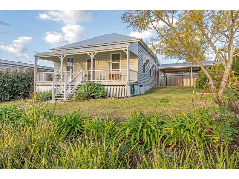 294 Hume Street, Centenary Heights QLD 4350