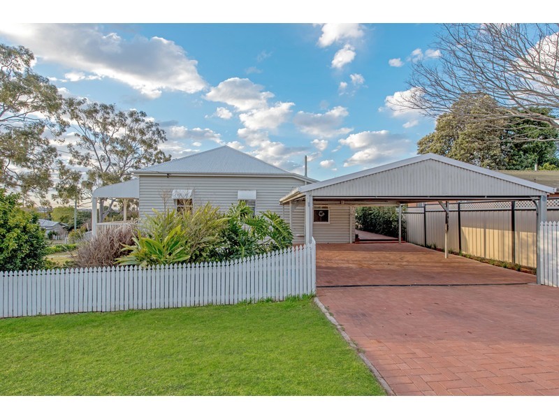 294 Hume Street, Centenary Heights QLD 4350