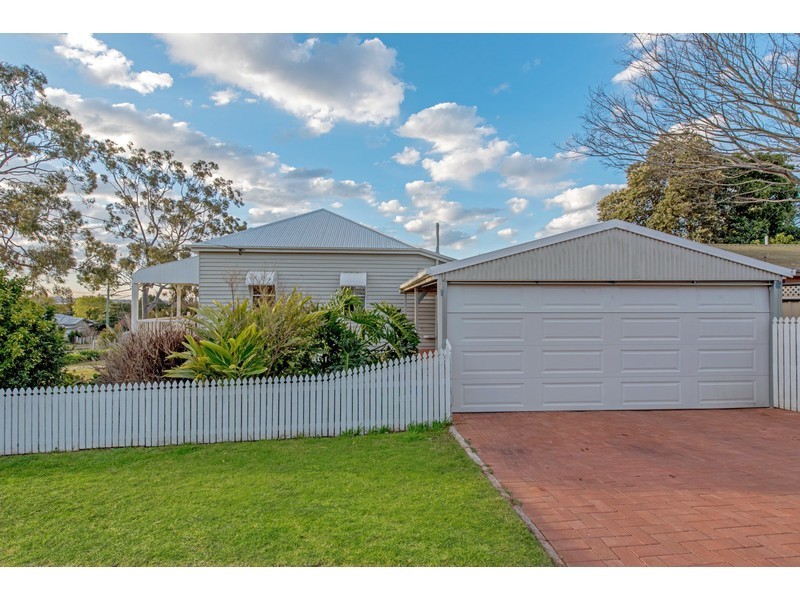 294 Hume Street, Centenary Heights QLD 4350