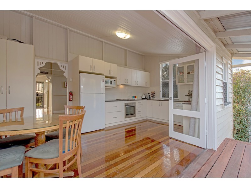 294 Hume Street, Centenary Heights QLD 4350