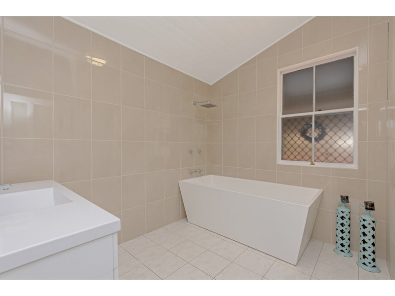 294 Hume Street, Centenary Heights QLD 4350