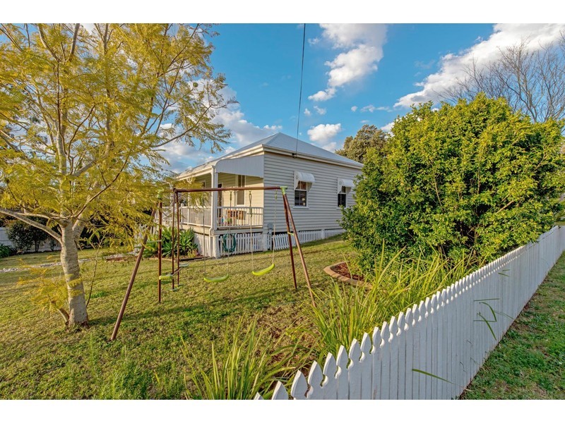 294 Hume Street, Centenary Heights QLD 4350