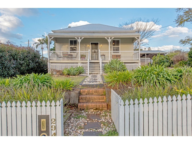 294 Hume Street, Centenary Heights QLD 4350