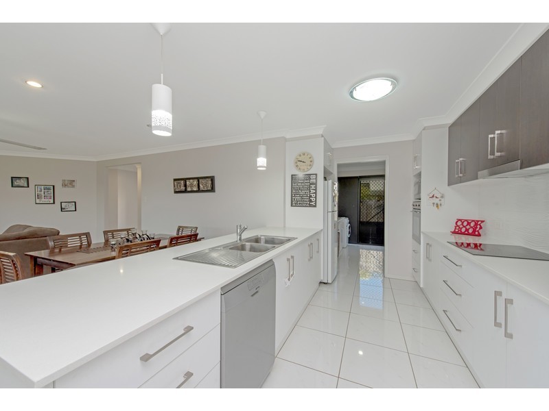 222 Nelson Street, Kearneys Spring QLD 4350