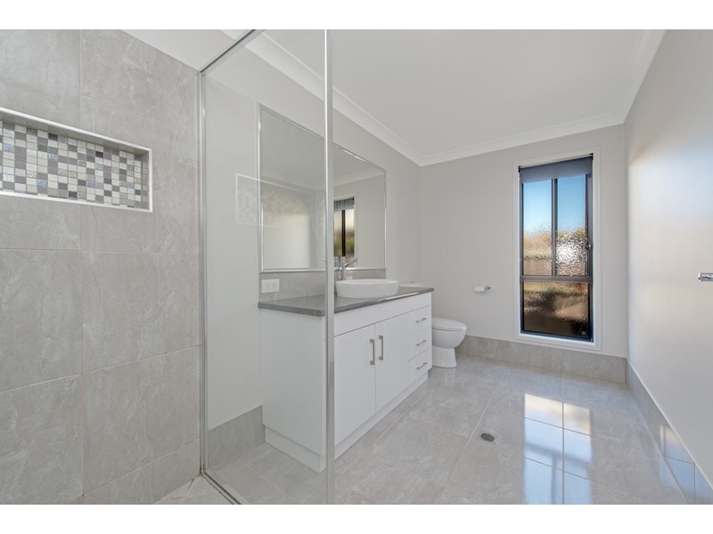 222 Nelson Street, Kearneys Spring QLD 4350