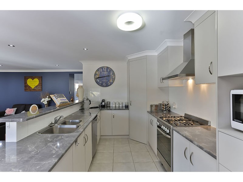 11 Willowburn Drive, Rockville QLD 4350