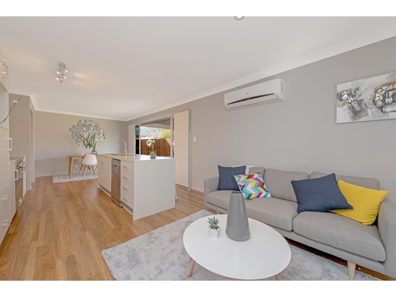 2/20 Holt Street, Middle Ridge QLD 4350