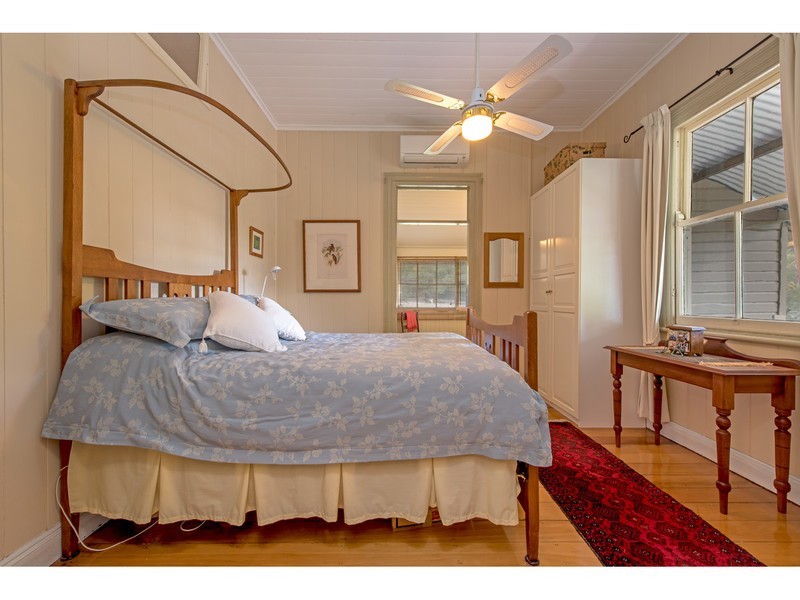 101 Bridge Street, Mount Lofty QLD 4350