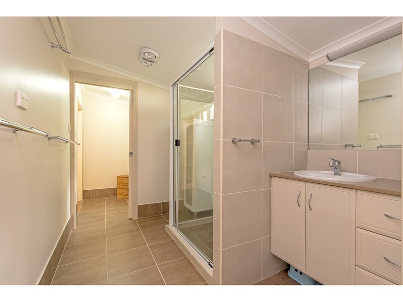 101 Bridge Street, Mount Lofty QLD 4350