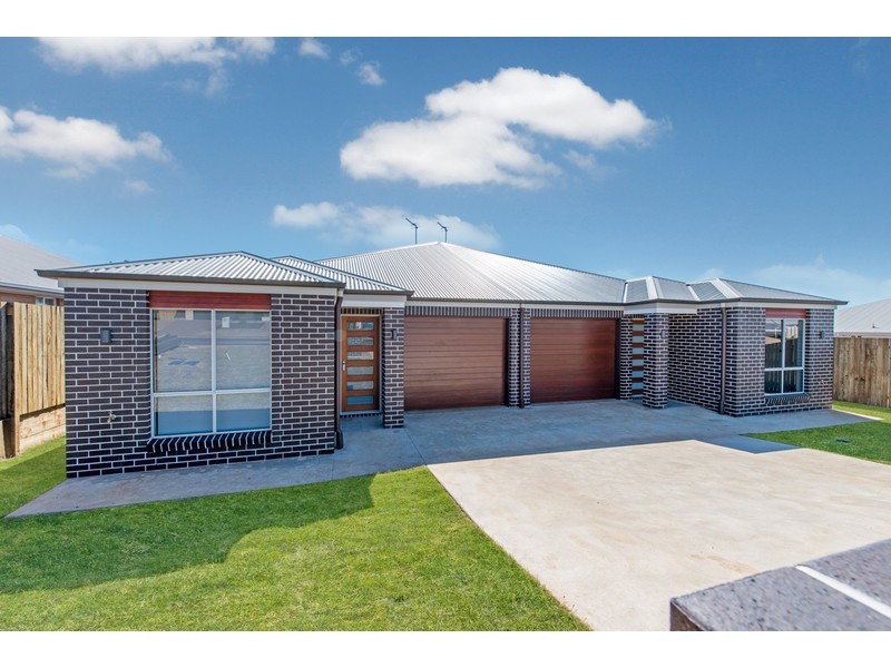 1 & 2/51 Sanctuary Drive, Cranley QLD 4350