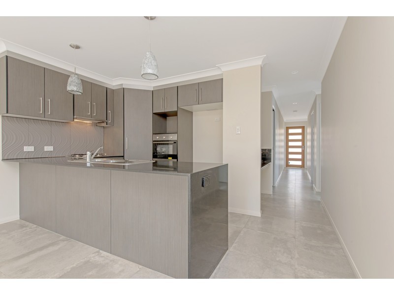 1 & 2/51 Sanctuary Drive, Cranley QLD 4350