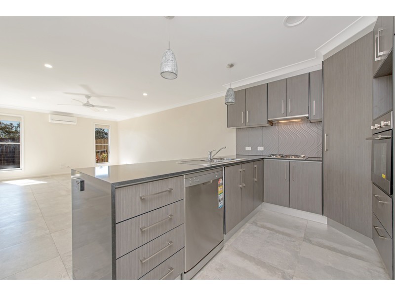1 & 2/51 Sanctuary Drive, Cranley QLD 4350