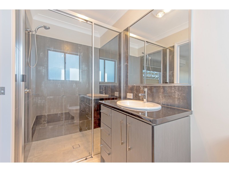 1 & 2/51 Sanctuary Drive, Cranley QLD 4350