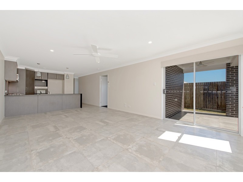 1 & 2/51 Sanctuary Drive, Cranley QLD 4350