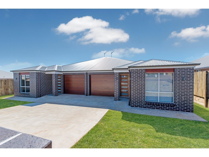 1 & 2/51 Sanctuary Drive, Cranley QLD 4350