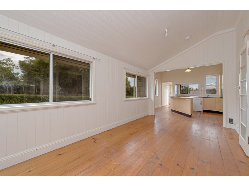 84 Bridge Street, East Toowoomba QLD 4350