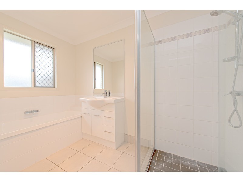 35 Sunset Drive, Glenvale QLD 4350