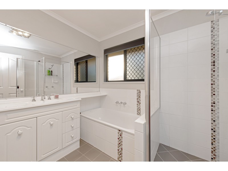 3 Mercedes Drive, Highfields QLD 4352