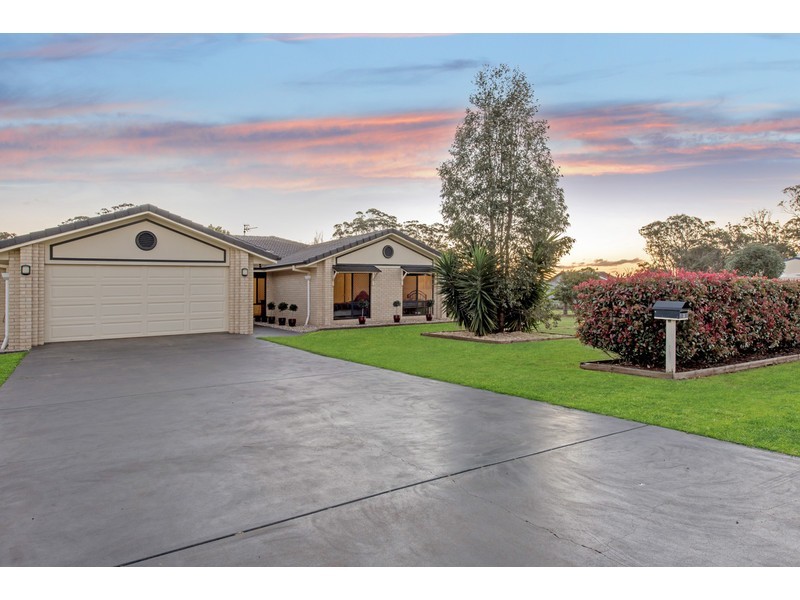 3 Mercedes Drive, Highfields QLD 4352