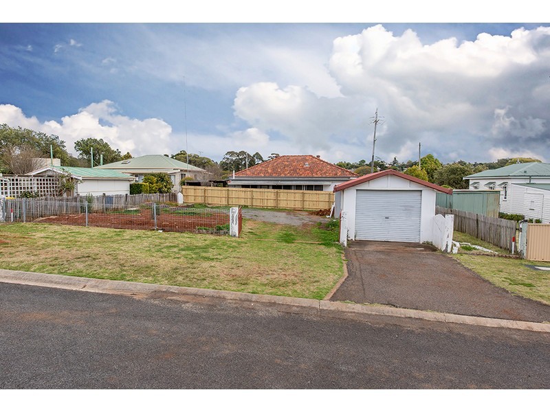 9 Roberts Street, South Toowoomba QLD 4350