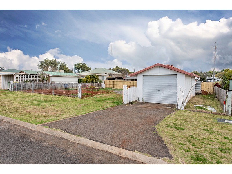 9 Roberts Street, South Toowoomba QLD 4350