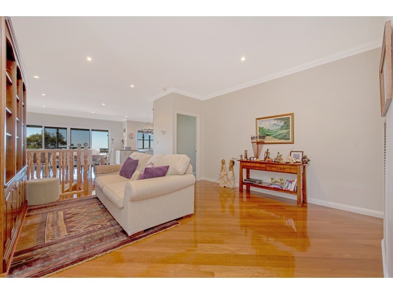 8 Huntingdale Court, Mount Lofty QLD 4350
