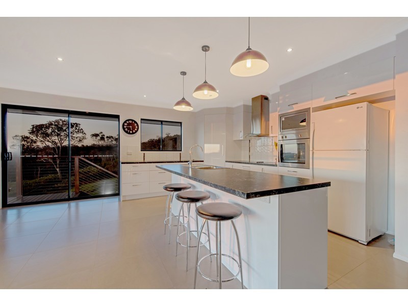 7 McShane Drive, Mount Kynoch QLD 4350