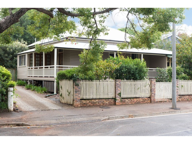 101 Bridge Street, Mount Lofty QLD 4350