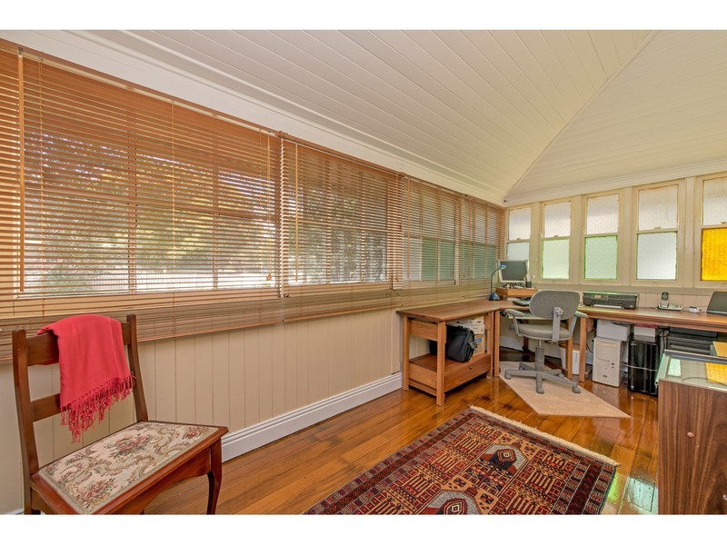 101 Bridge Street, Mount Lofty QLD 4350