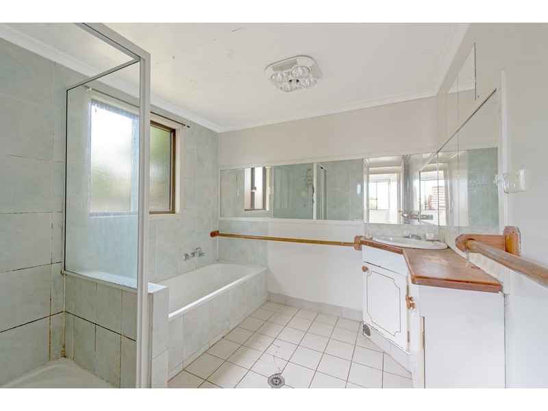 262 James Street, Harristown QLD 4350