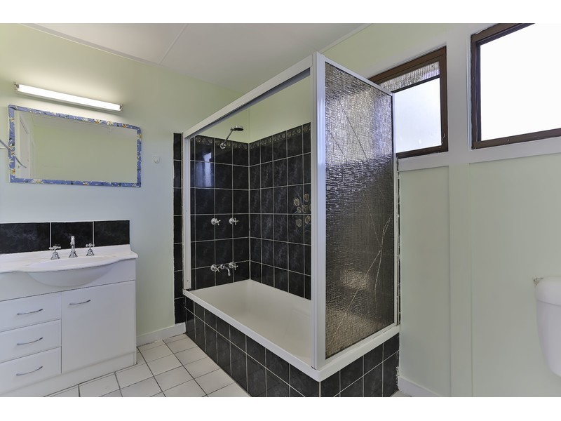 153 Mocatta Street, Goombungee QLD 4354