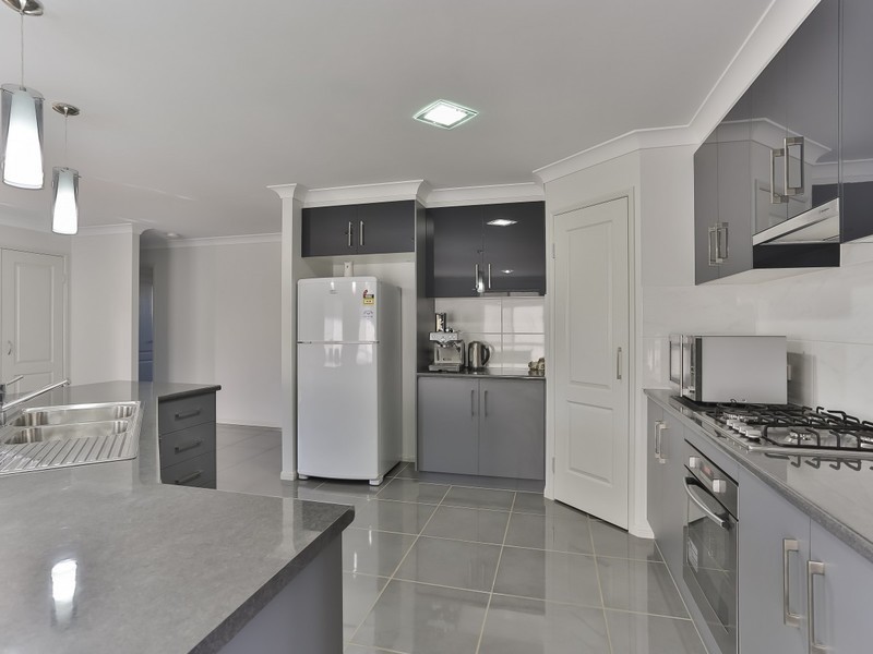 10 Tempest Drive, Glenvale QLD 4350