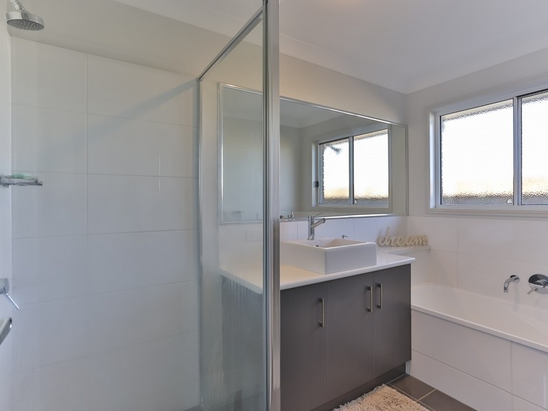 10 Tempest Drive, Glenvale QLD 4350