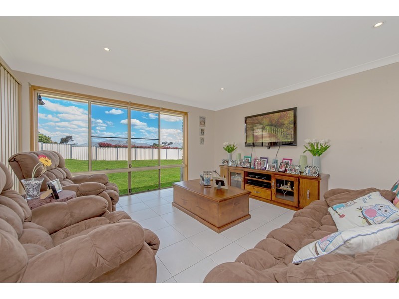 17 Sommariva Street, Westbrook QLD 4350