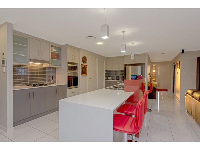 14 Plover Court, Highfields QLD 4352