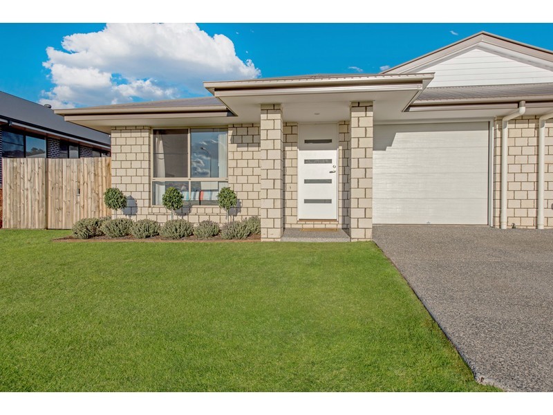 2/6 Rubie Court, Westbrook QLD 4350