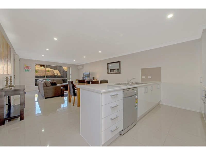 2/6 Rubie Court, Westbrook QLD 4350