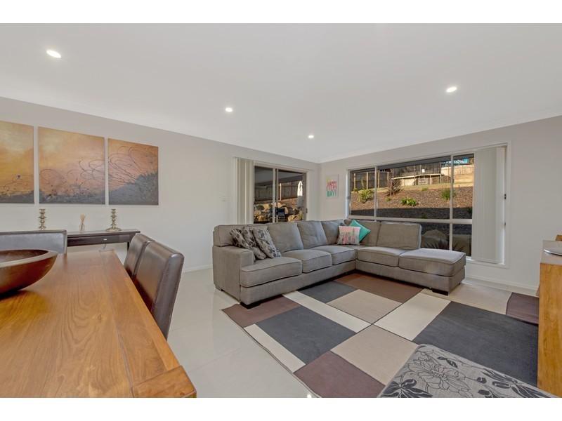 2/6 Rubie Court, Westbrook QLD 4350