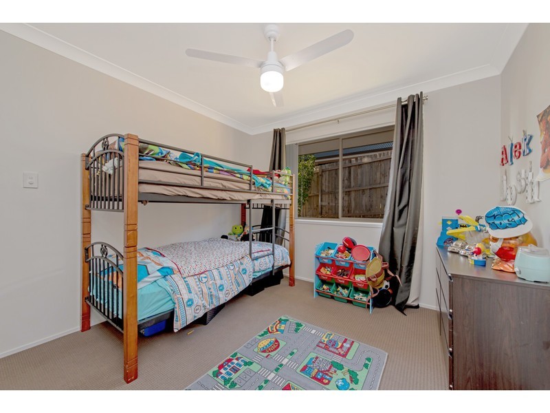 2/6 Rubie Court, Westbrook QLD 4350