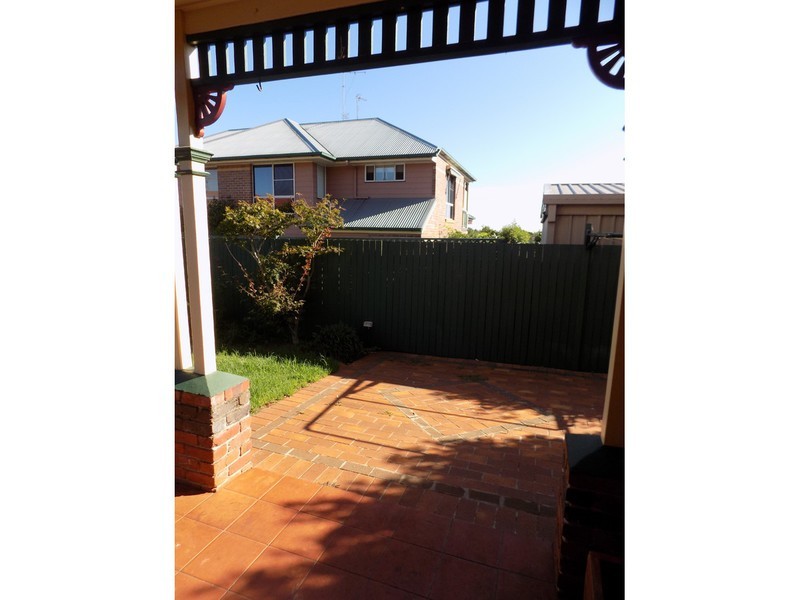 3/44 Wiemers Crescent, Centenary Heights QLD 4350