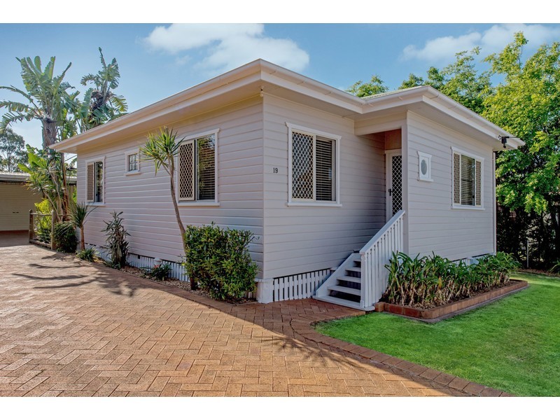 19 Priest Street, Rockville QLD 4350